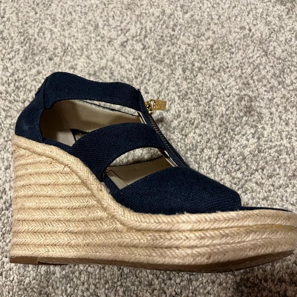 Michael Kors navy canvas size 7 wedges - Picture 3 of 4